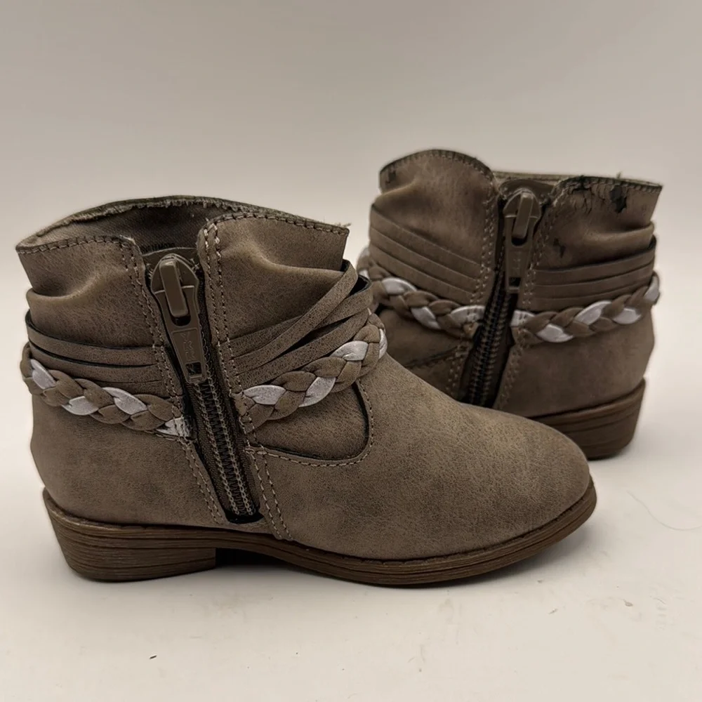 Wonder Nation Gray Faux Leather Ankle Boots Braided‎ Detail and Tassels Size 6c